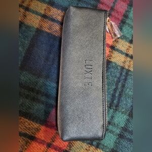 LUXE Black makeup brushes in Bag